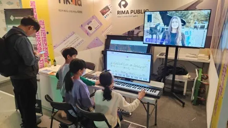 スマートピアノ「ティキタ」展示